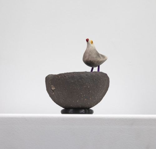 stoneware bird nest III, with grey bird & shell by Chris Barnes